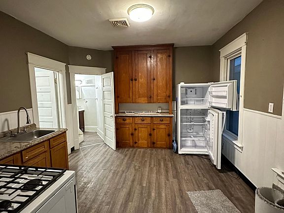 3rd image of 543 E 13th St #2