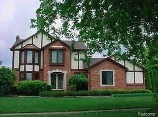 46828 Lakepointe Ct, Utica, MI 48315