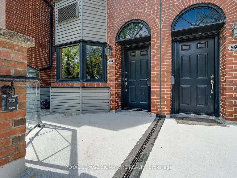 598 Wellington St W — Photo 2