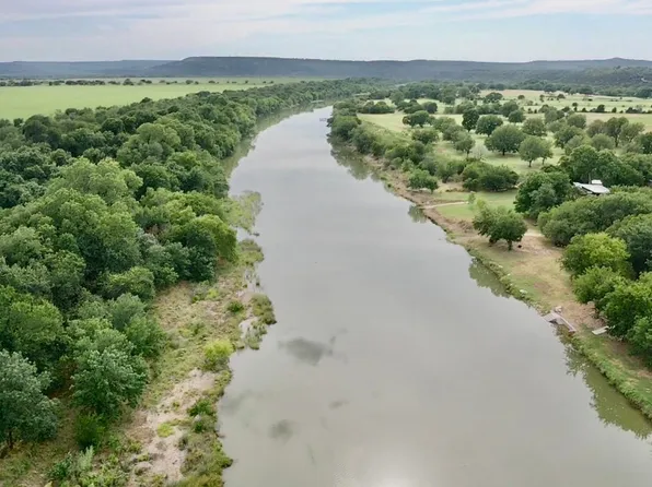 131 Papoose Ln, Mineral Wells, TX 76067