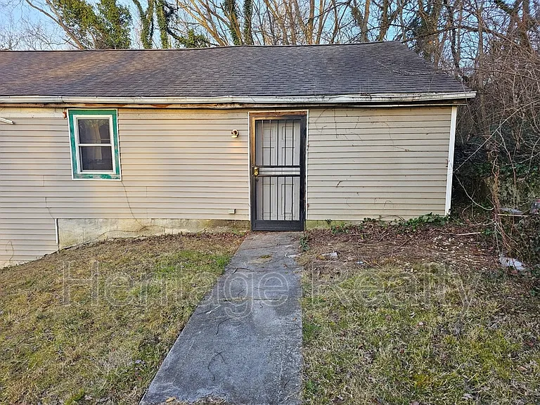 2400 Center Ave — Photo 4