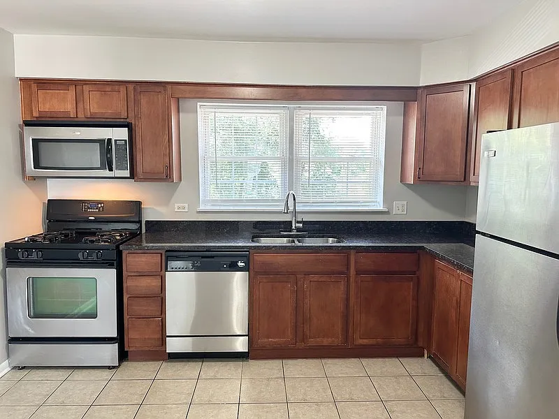2 bed, 1.0 bath, 950 sqft, $1,575 — Photo 1