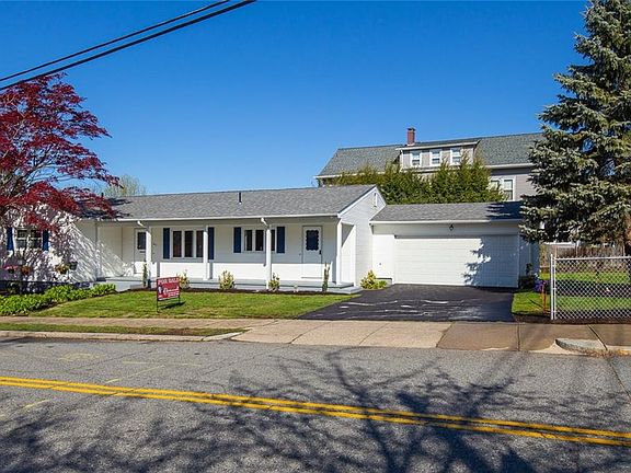 5th image of 160 Hilary Dr