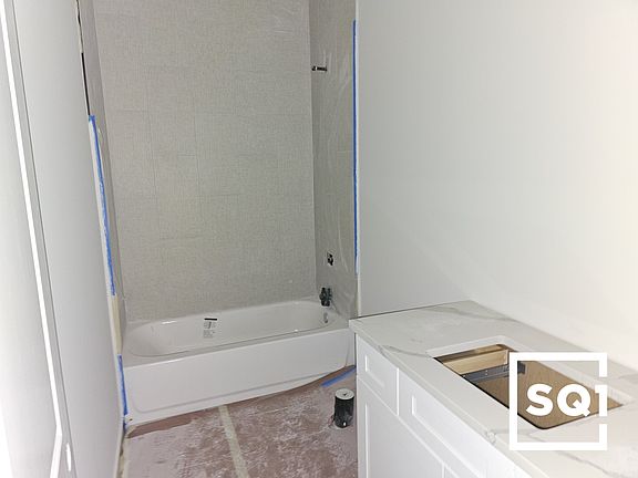 3rd image of 2034 W Montrose Ave #2032-2B