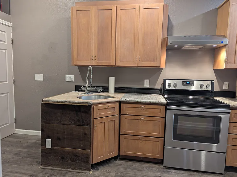 701 De Long Ave — Photo 16