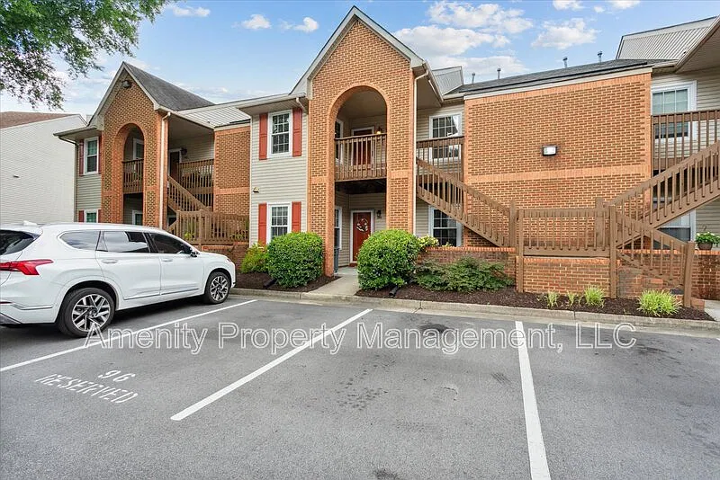 953 Gas Light Ln