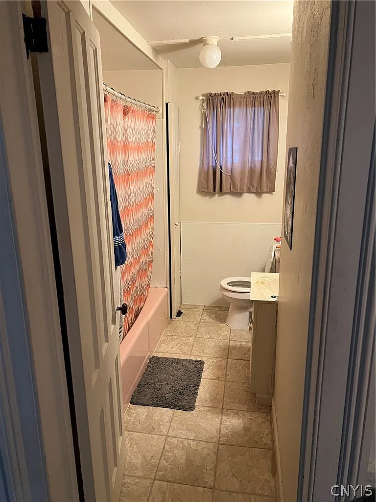 1 bed, 1.0 bath, 2398 sqft, $975 — Photo 4