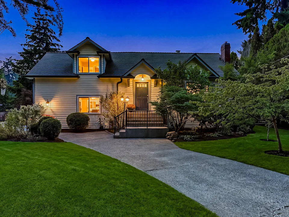 14309 19th Ave NE
