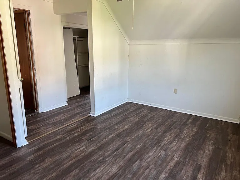 704 McMasters Ave — Photo 10