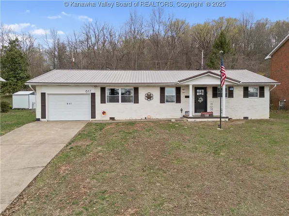 617 Fitzhugh St, Ravenswood, WV 26164