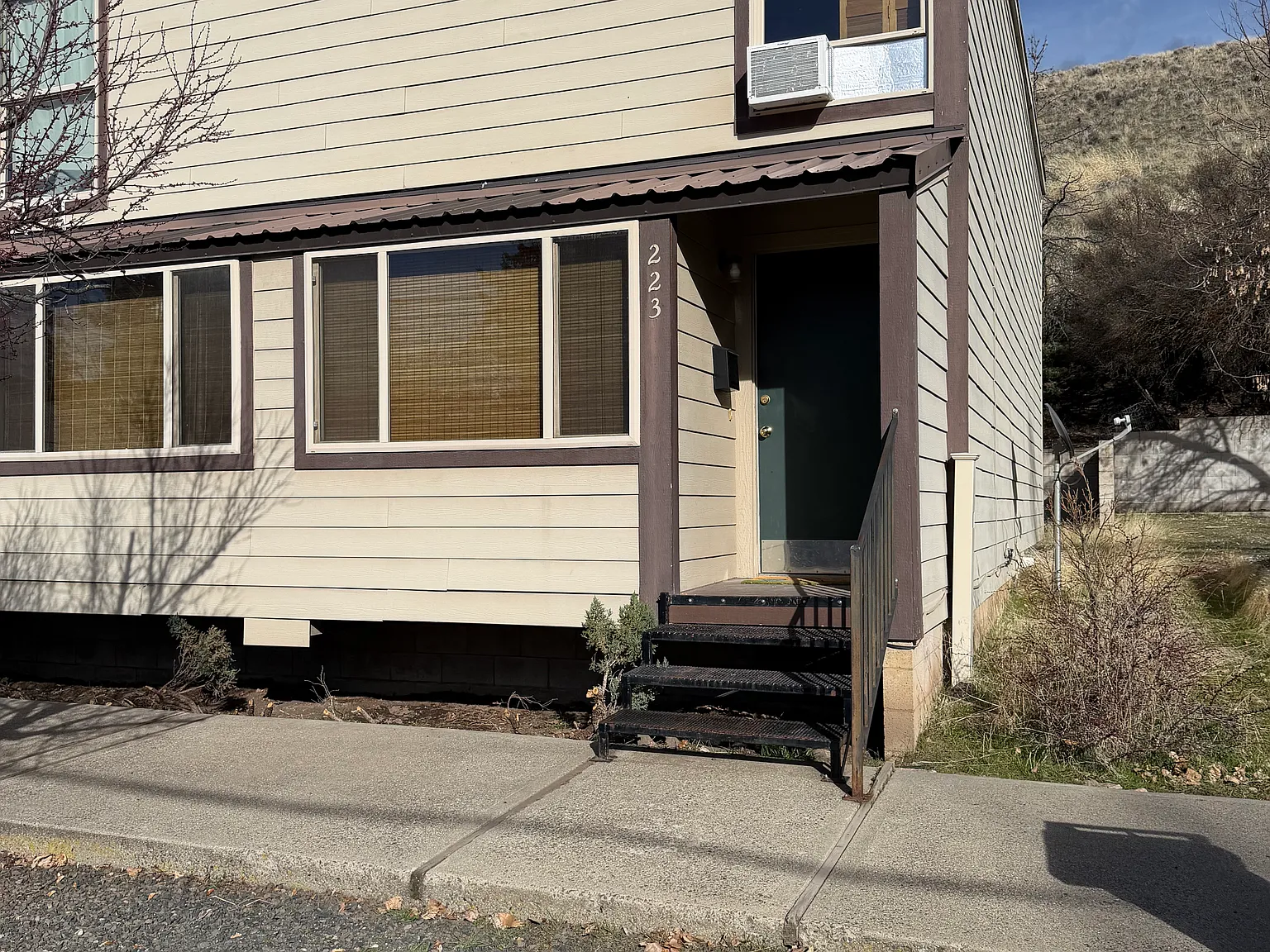 2 bed, 700 sqft, $1,000 — Photo 1