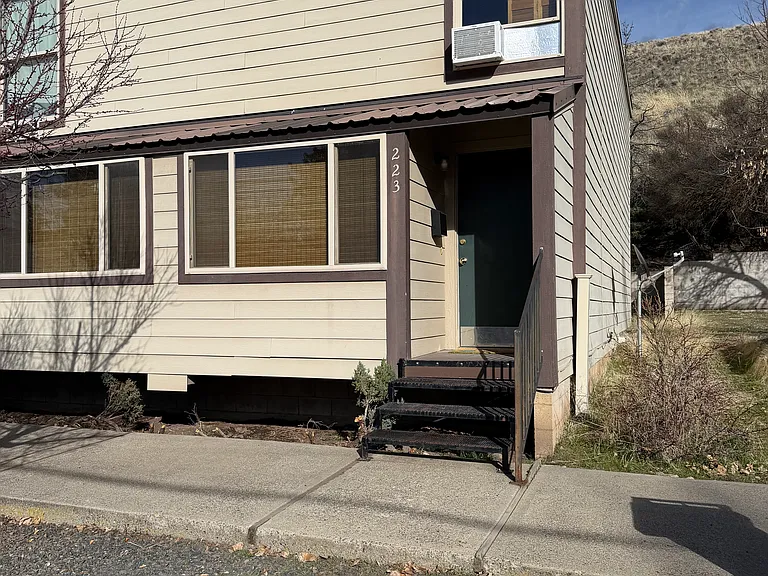 223 E St S #223 — Photo 1