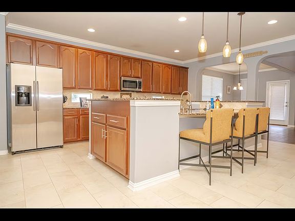 4th image of 801 Paisley Ln