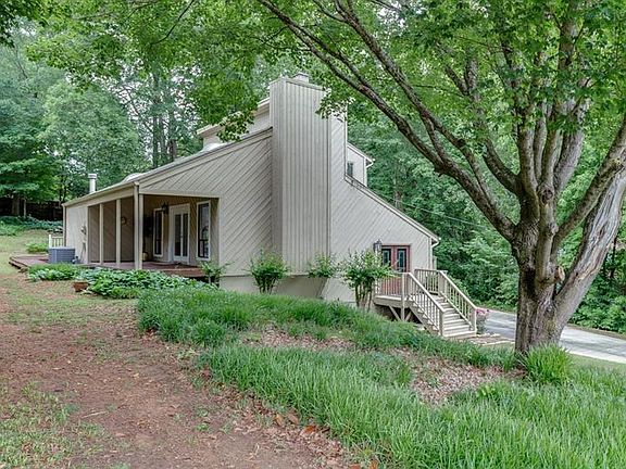 2nd image of 3777 Southgate Dr