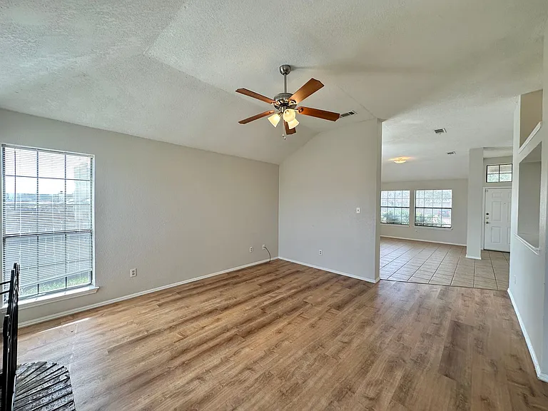 607 Hogan Dr — Photo 13