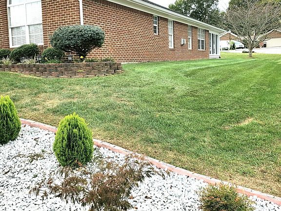 4th image of 260 Crockett Dr