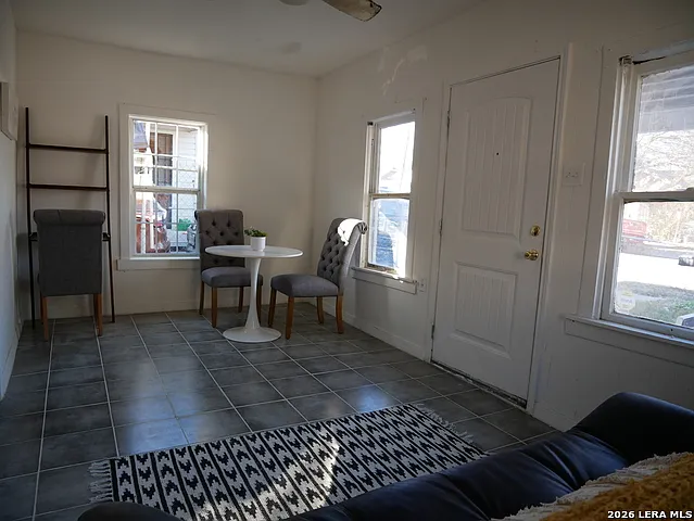 1820 Ruiz St — Photo 4
