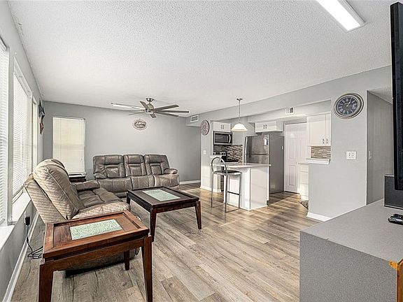 3rd image of 2601 SW Archer Rd APT 128