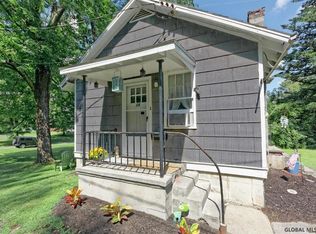 14 Sunset Dr, Selkirk, NY 12158