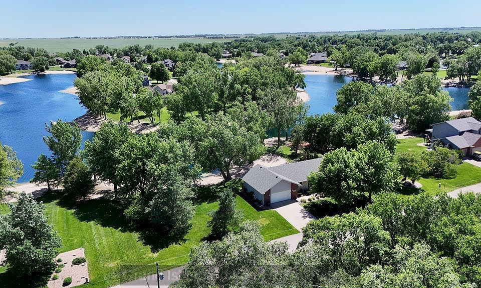 1st image of 319 Island Dr