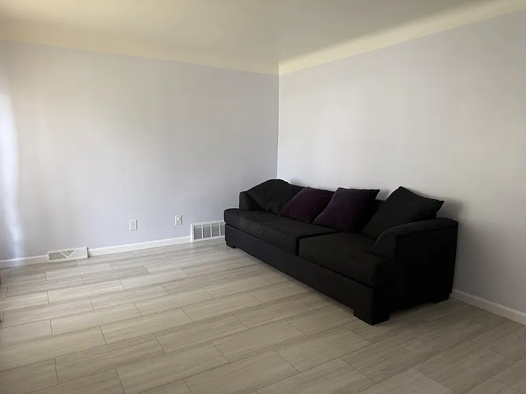 1011 Parkleigh Dr — Photo 8