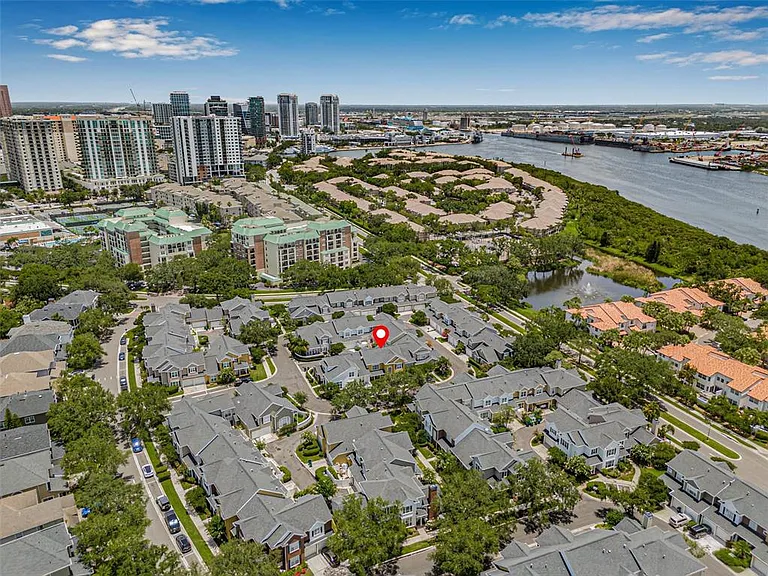 313 Inner Harbour Cir — Photo 44