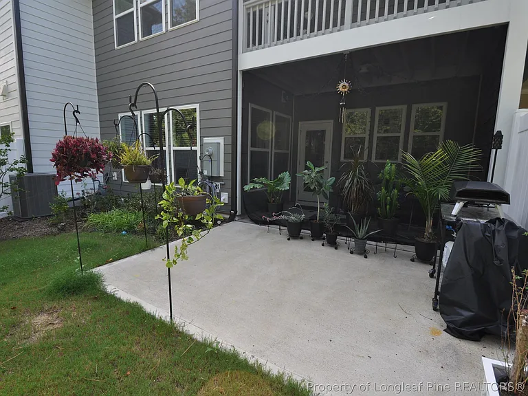 1004 Pyrenees Way — Photo 44