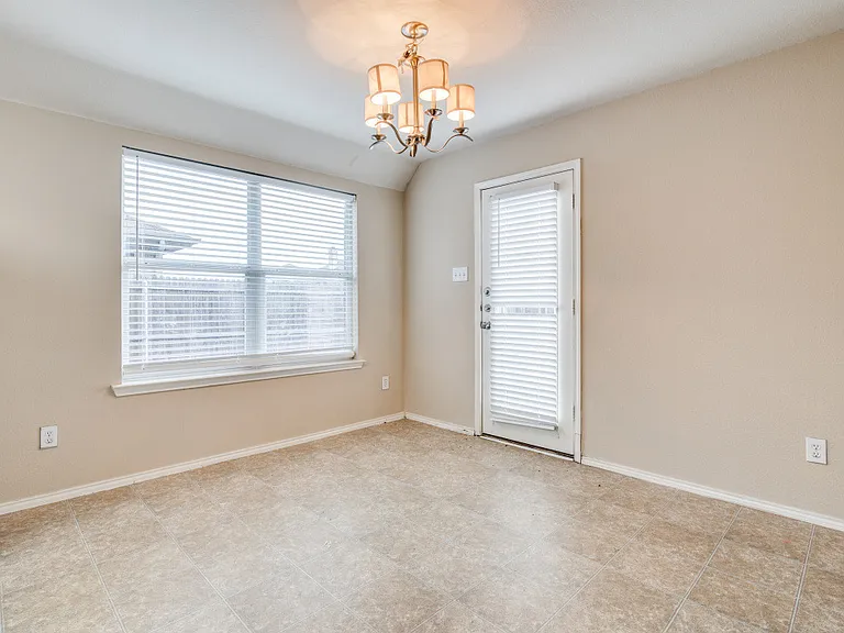 2725 Marsha Ln — Photo 11