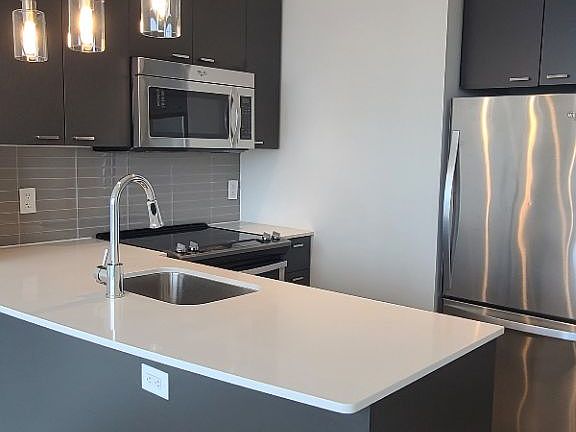 3rd image of 30 Roehampton Ave #2907