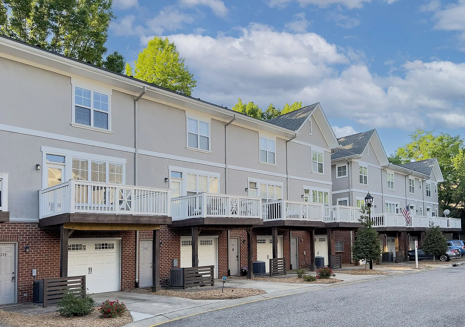 Looking for a rental home in the heart of the 3rd ward in Uptown Charlotte? — Photo 2
