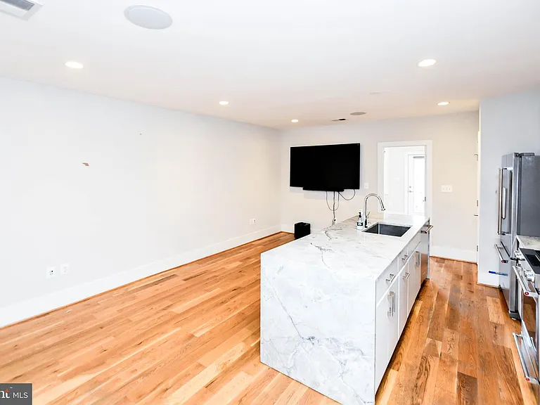 913 Quincy St NE #3 — Photo 18