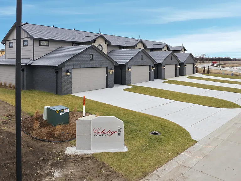 2138 E Beaumont St — Photo 37