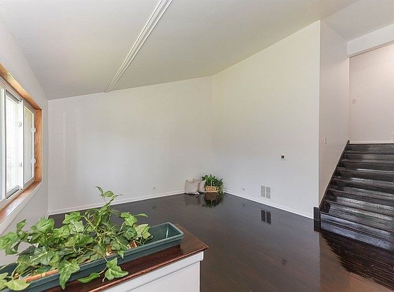 5th image of 9492 Park Ln