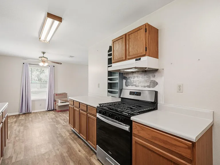 1017 Lions Park Dr — Photo 10