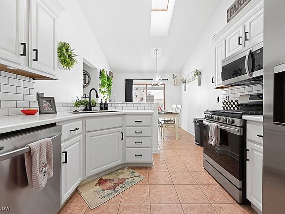 3rd image of 732 Joel Cir