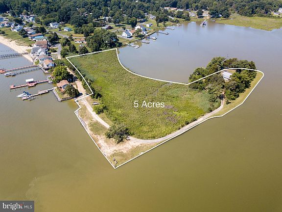 5th image of 137 Beach Dr