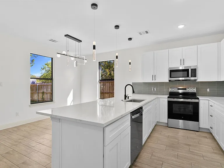 5105 Waterbury Ct — Photo 6