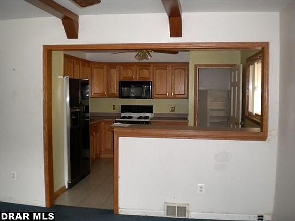 4th image of 24340 Puritan Ave