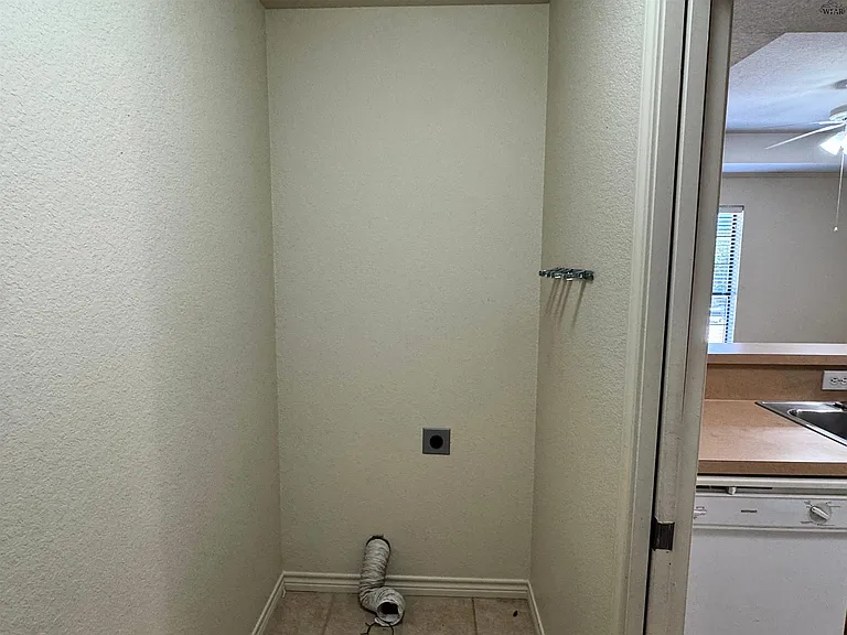 4710 Brookdale Dr — Photo 10