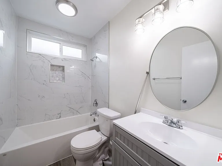 13343 Victory Blvd #4 — Photo 2