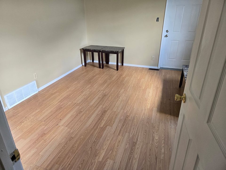 619.5 LIVING ROOM