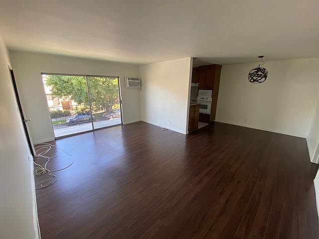 1st image of 10601 Ayres Ave APT 4