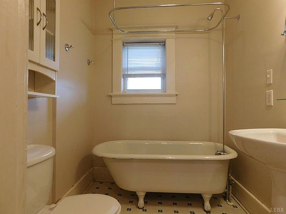 5th image of 1519 Clinton St