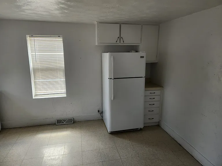 854 Waterloo St — Photo 5