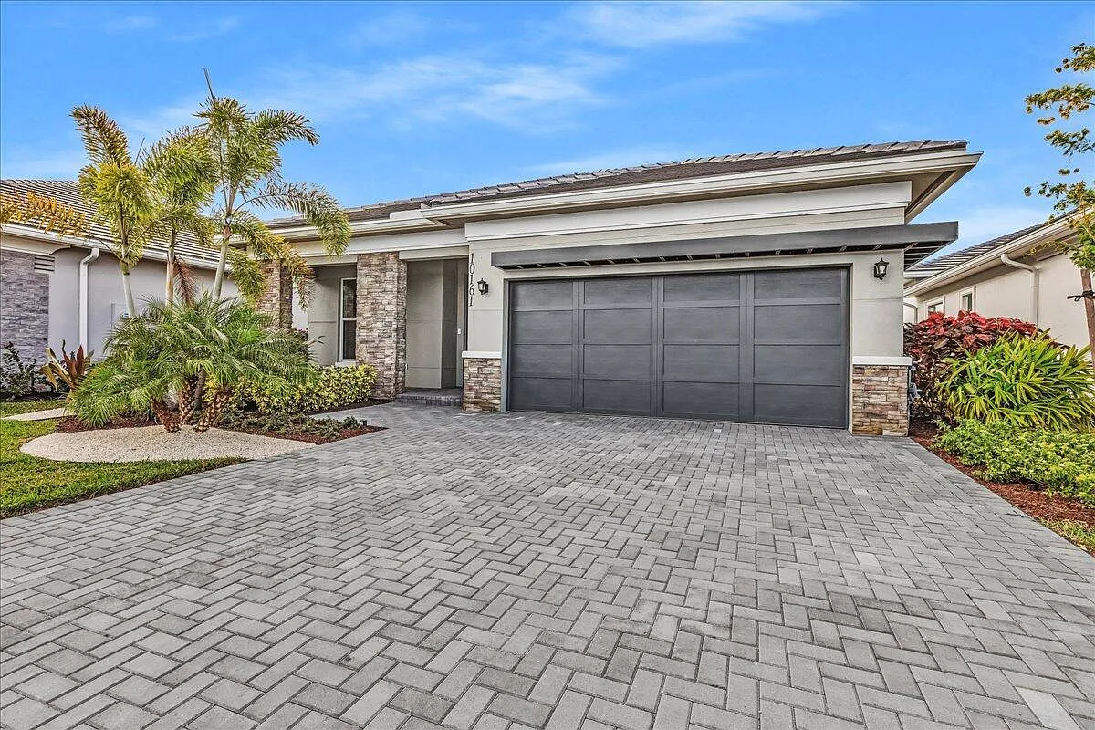 3 bed, 2.0 bath, 1937 sqft, $5,500 — Photo 1