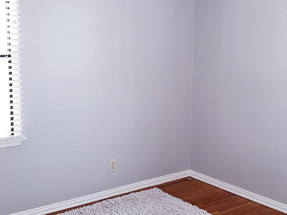 5th image of 10327 Floral Dr