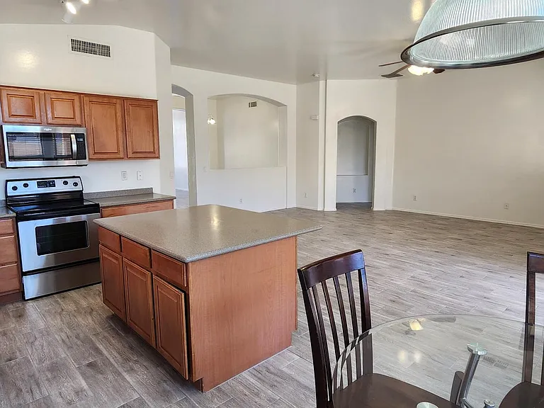 513 E Jasper Dr — Photo 4