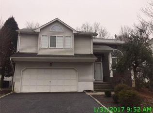 24 Pemberton Dr, Matawan, NJ 07747