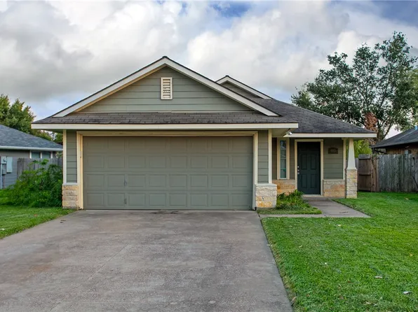 905 Crested Point Dr, College Station, TX 77845