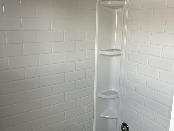 3rd image of 1160-1164 Whitney Ave #1160-G